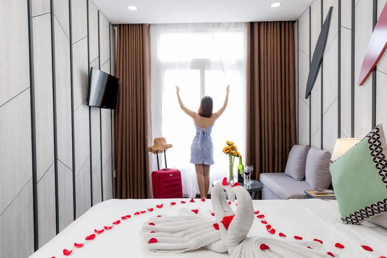 Le House Boutique Hotel - 100M To The Beach Da Nang 3*,